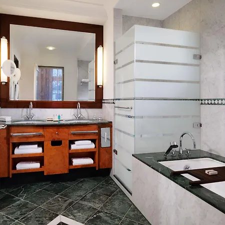 Lumiere Boutiquehotel Im Fuerstenhof 5*