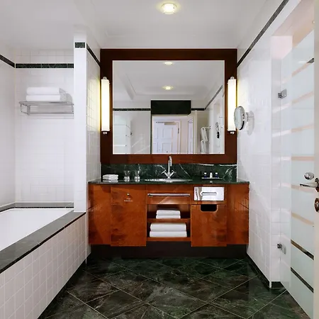 Lumiere Boutiquehotel Im Fuerstenhof מלון